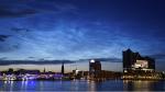 Blaue Nacht an der Elbe in Hamburg