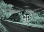 Infrarot-ooc-Bild aus F828: Bauernhaus