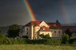 Kloster mit Regenbogen