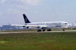 Lufthansa A 340-300 mit Star Alliance Bemalung an der 18 West beim Start