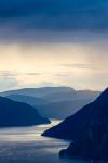 Regenabend am Fjord