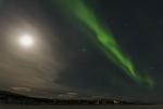 Mond mit Polarlicht bei Kilpisjärvi