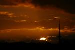 Bremer Fernmeldeturm vor der untergehenden Sonne