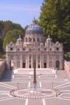 Vatikanische Gärten überwuchern Petersdom